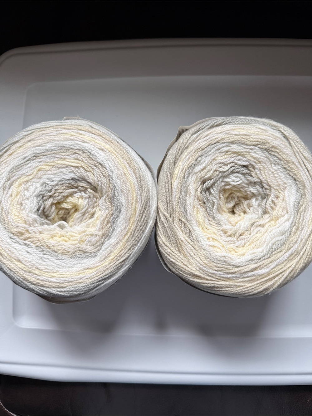 Caron Skinny Cakes
Size 8.8oz ea
Color:French vanilla 
NWT